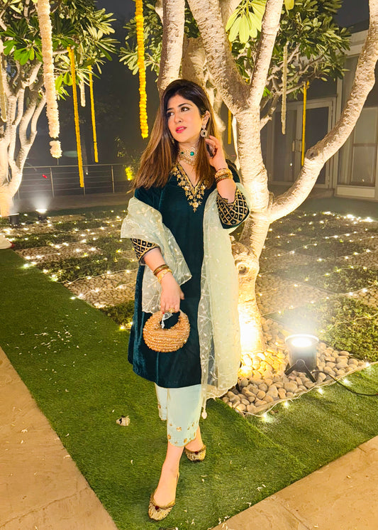 Varsha Dhingra x Banno Velvet Kurta Set