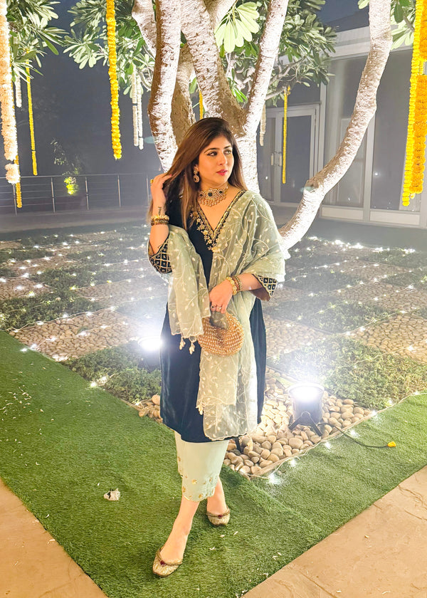 Varsha Dhingra x Banno Velvet Kurta Set