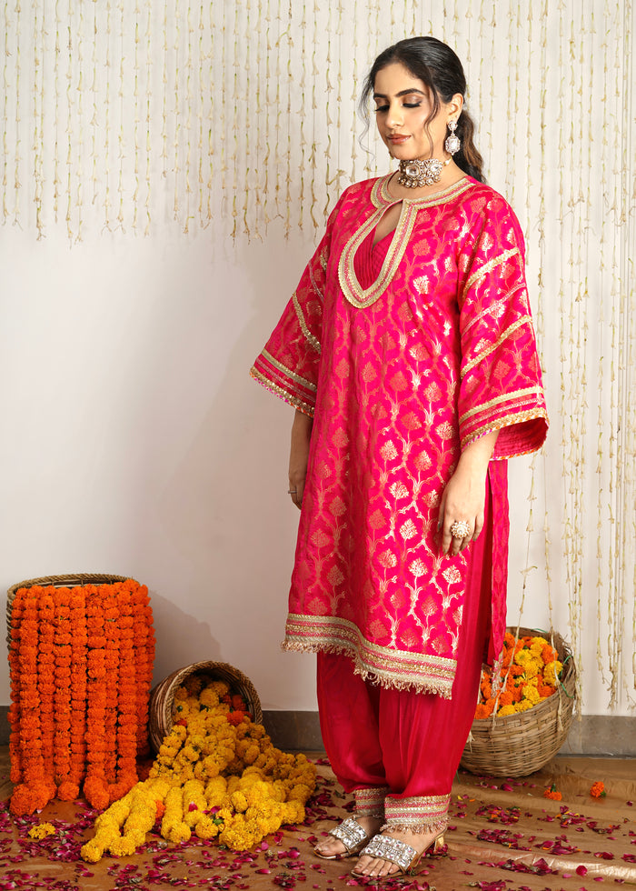 Gulabo Rani Pink Choga Set